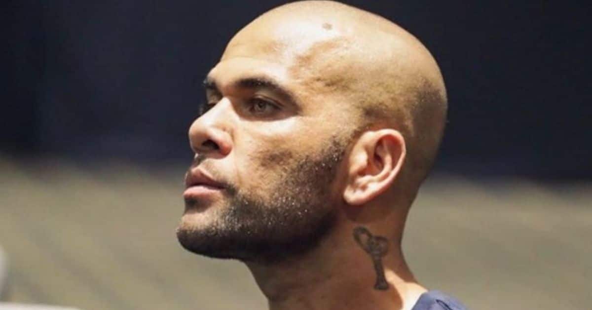 Em liberdade provisória, Daniel Alves teria voltado ao futebol