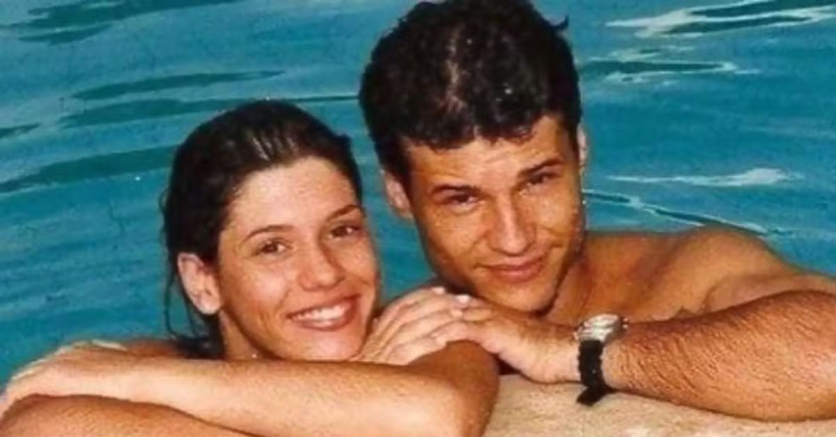 Lembra da ex namorada do Dinho, do Mamonas? Longe dos holofotes ela celebra sucesso em nova profissão